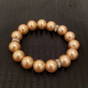 Beautiful beige faux Pearl bracelet with 3 rhinestone spacers, elastic (Mlb)